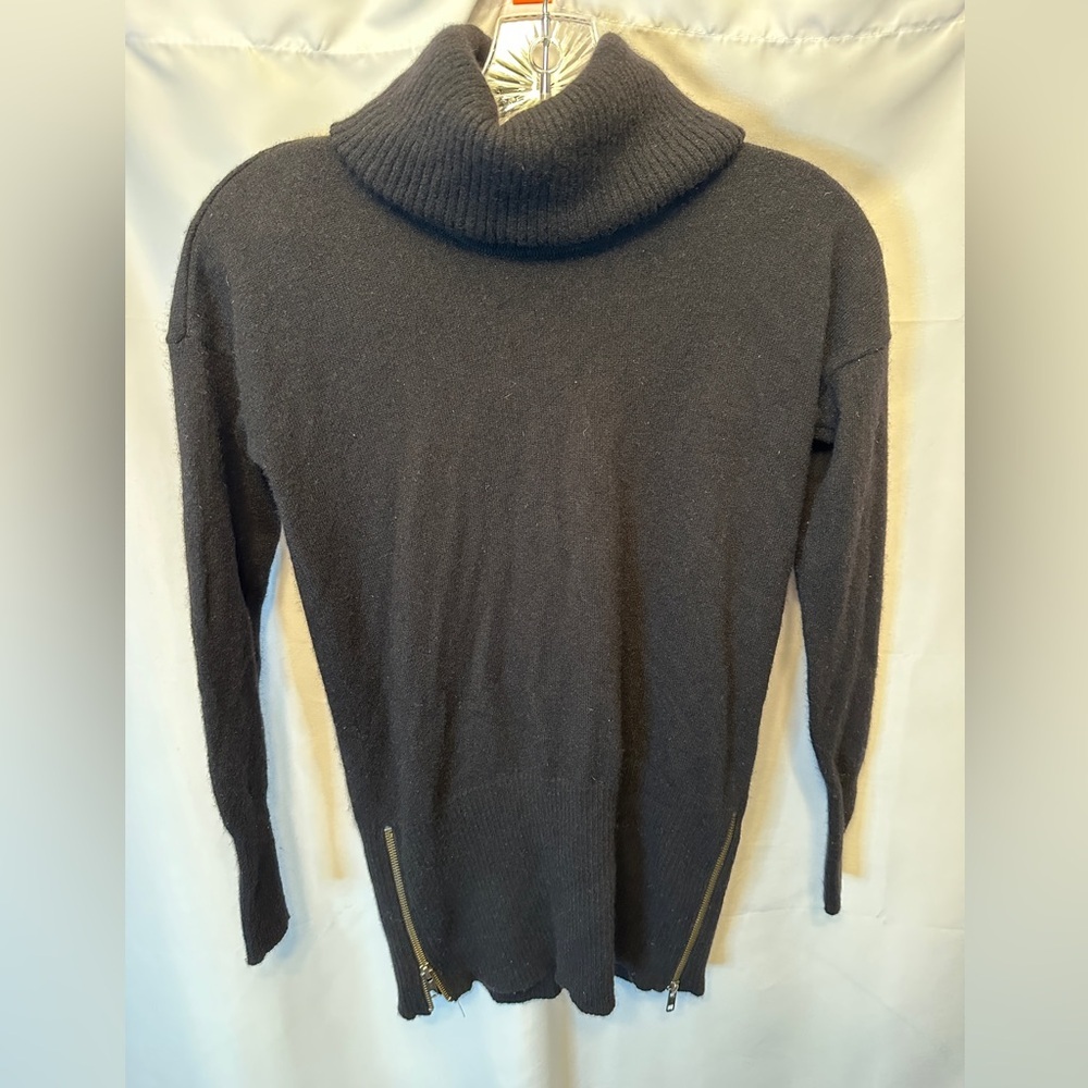 Saks Fifth Avenue Women’s Xs Cashmere Turtleneck Sweater Black Side Zippers